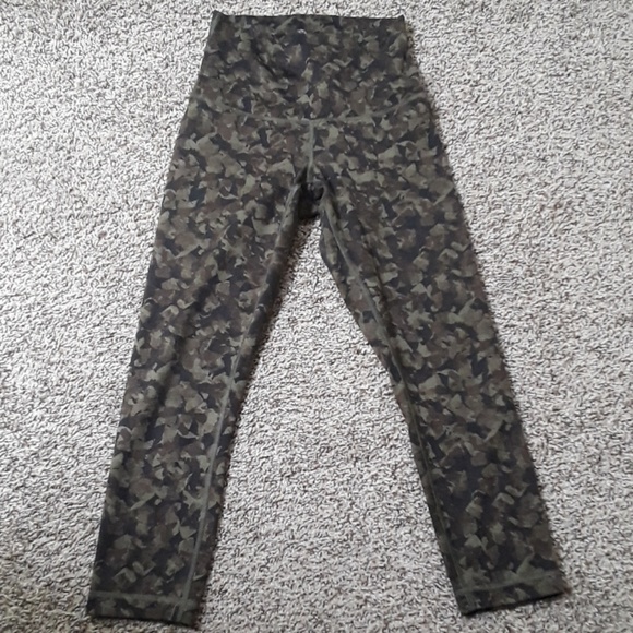 Lululemon Wunder Under Crop (II Roll Down) - Picture 4 of 8